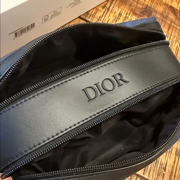 Dior Men's Black and Navy Toiletry Bag/SAUVAGE Mini parfum - Picture 5 of 16